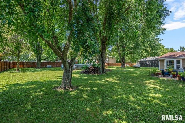 12069 State Route 4, Auburn, IL 62615