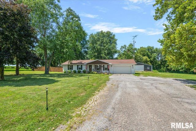 12069 State Route 4, Auburn, IL 62615
