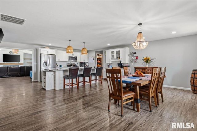 12069 State Route 4, Auburn, IL 62615