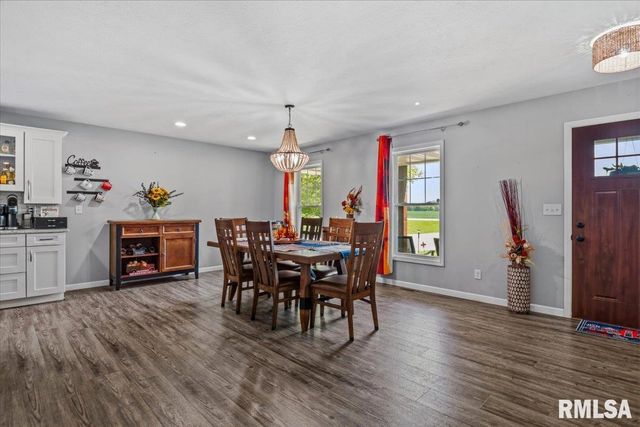 12069 State Route 4, Auburn, IL 62615