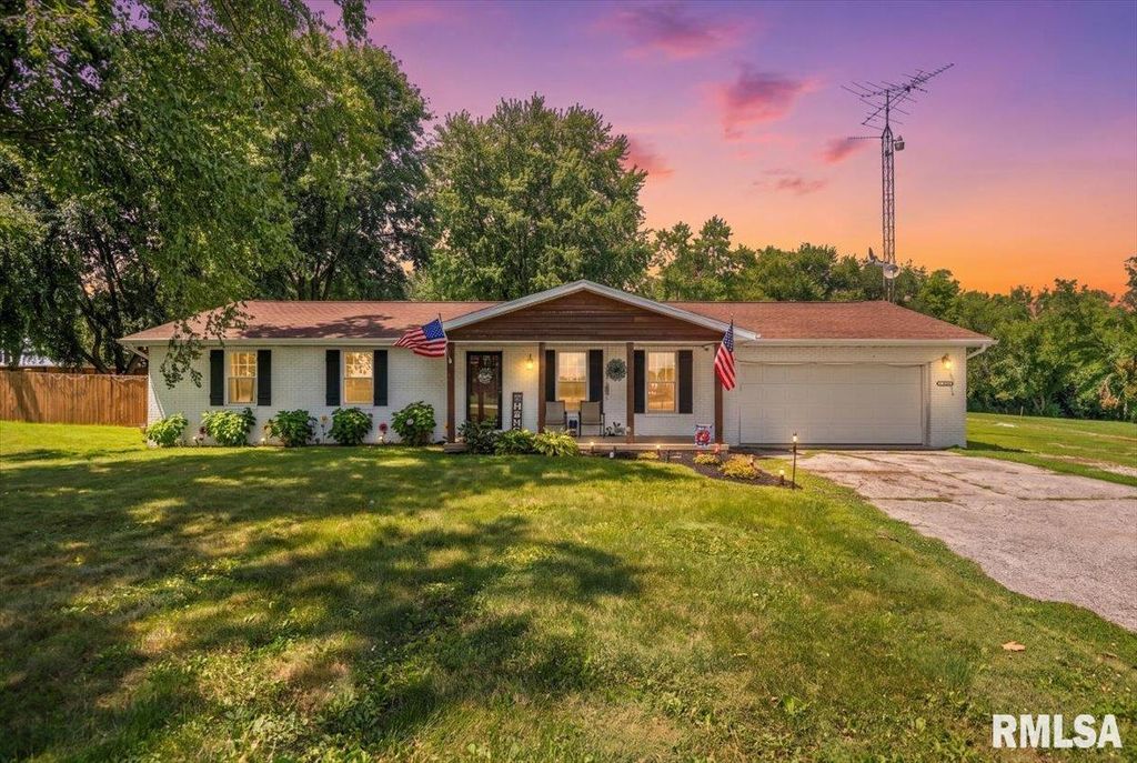 12069 State Route 4, Auburn, IL 62615