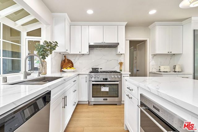 1908 Lyans Drive, La Canada Flintridge, CA 91011