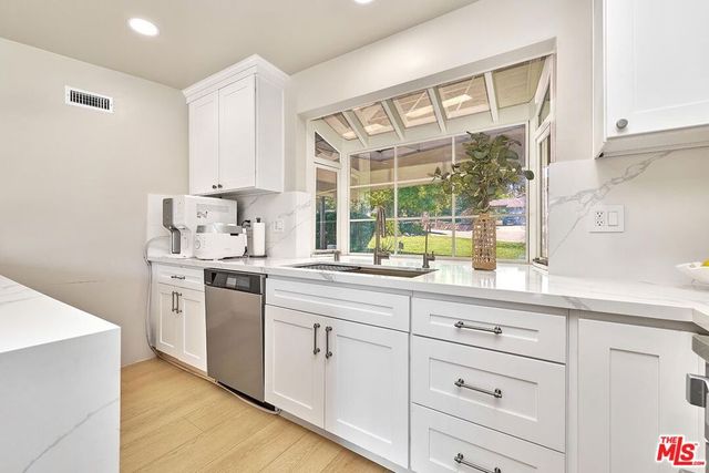 1908 Lyans Drive, La Canada Flintridge, CA 91011