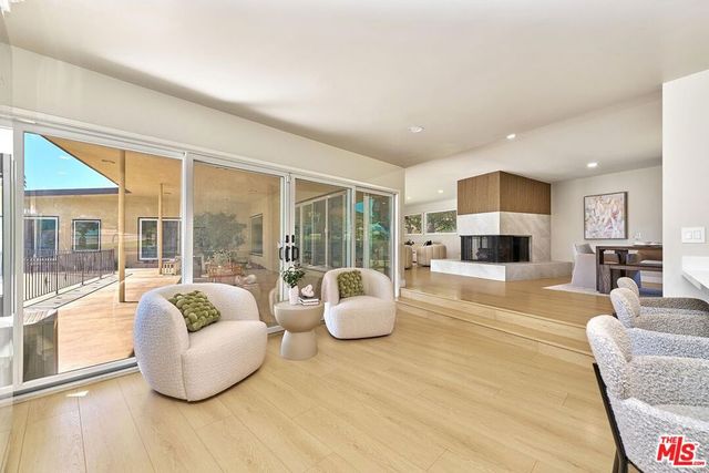 1908 Lyans Drive, La Canada Flintridge, CA 91011