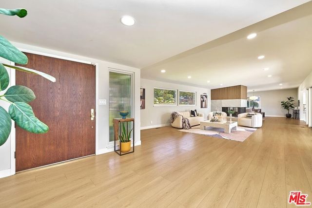 1908 Lyans Drive, La Canada Flintridge, CA 91011