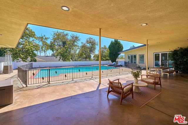 1908 Lyans Drive, La Canada Flintridge, CA 91011
