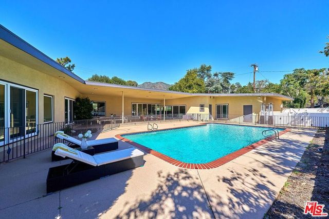 1908 Lyans Drive, La Canada Flintridge, CA 91011