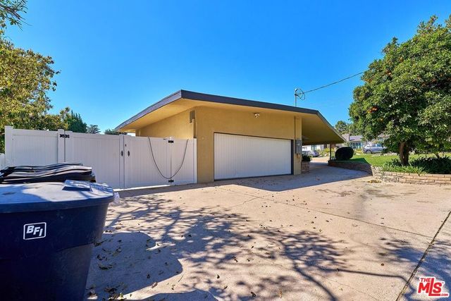 1908 Lyans Drive, La Canada Flintridge, CA 91011