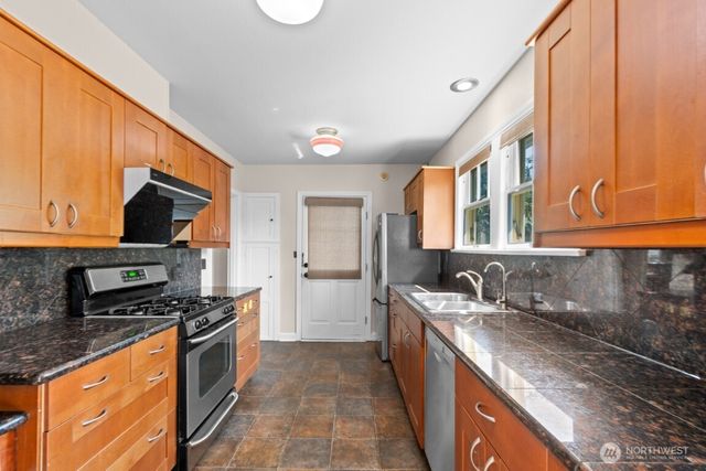 6214 24th Avenue NE, Seattle, WA 98115