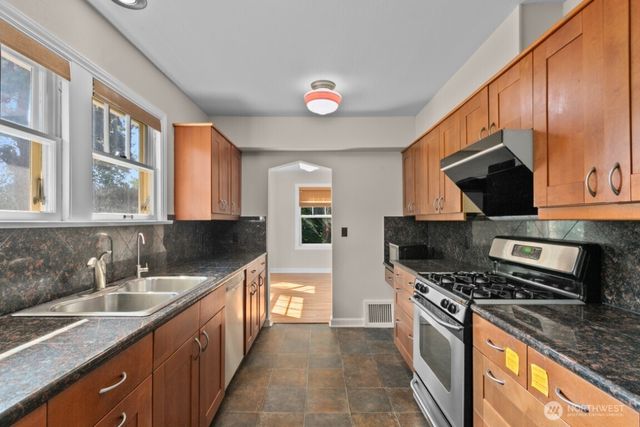 6214 24th Avenue NE, Seattle, WA 98115