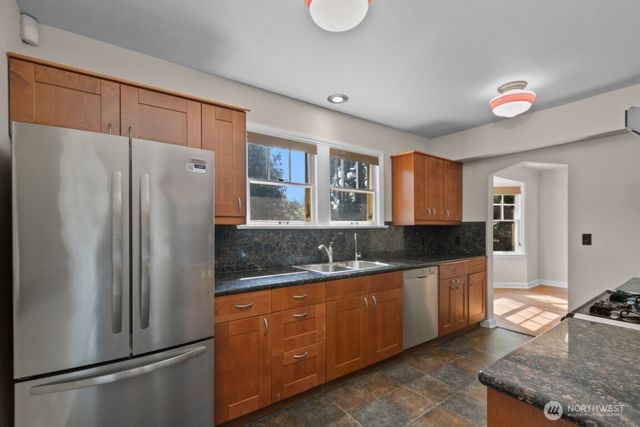 6214 24th Avenue NE, Seattle, WA 98115