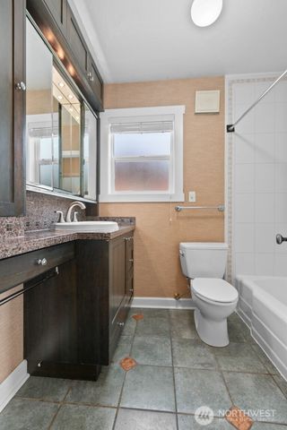 6214 24th Avenue NE, Seattle, WA 98115