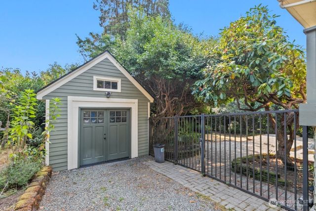 6214 24th Avenue NE, Seattle, WA 98115