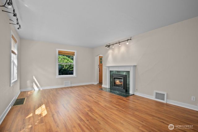 6214 24th Avenue NE, Seattle, WA 98115