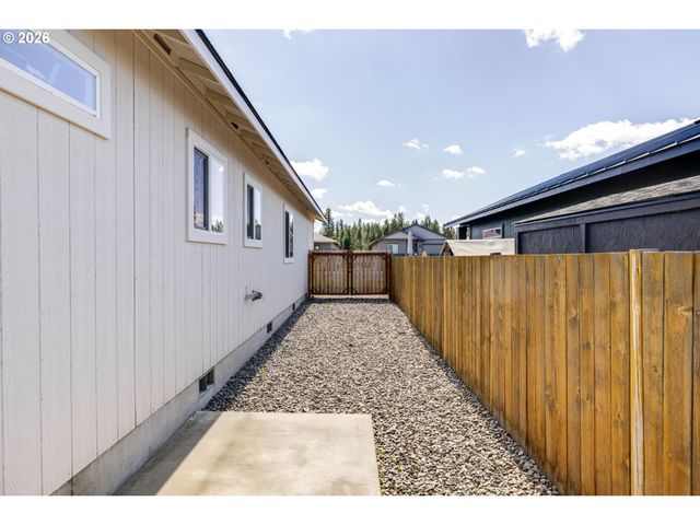 16424 BASSETT Dr, La Pine, OR 97739