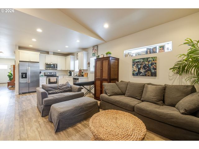 16424 BASSETT Dr, La Pine, OR 97739