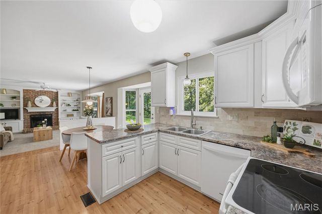 801 Dogwood Grove Court, Ellisville, MO 63021