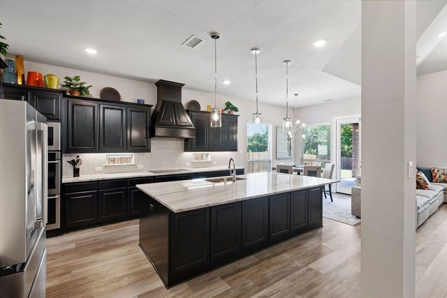 1938 Silver Creek Lane, Cedar Hill, TX 75104