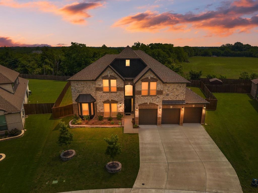 1938 Silver Creek Lane, Cedar Hill, TX 75104
