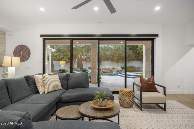 2682 W CARLA VISTA Drive, Chandler, AZ 85224