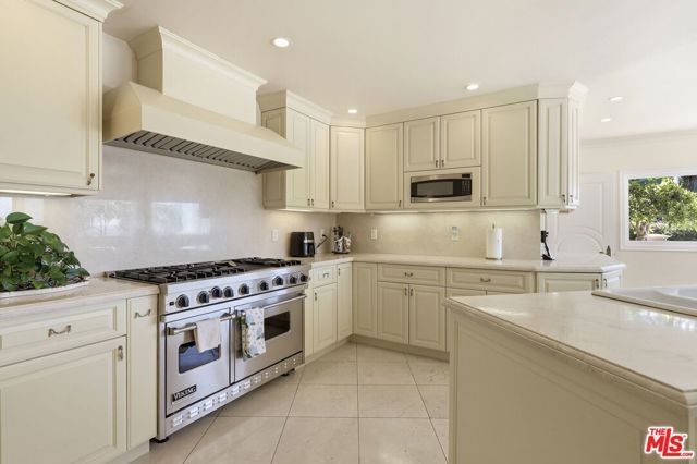 1831 Loma Vista Drive, Beverly Hills, CA 90210