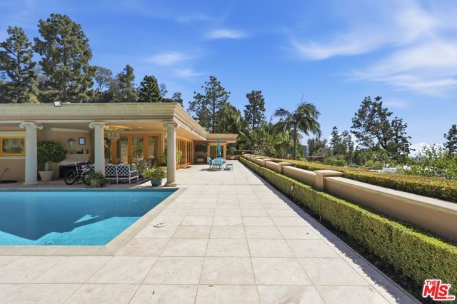 1831 Loma Vista Drive, Beverly Hills, CA 90210