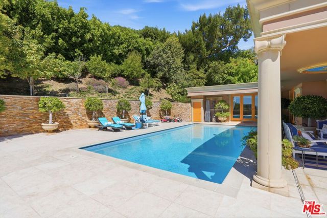 1831 Loma Vista Drive, Beverly Hills, CA 90210