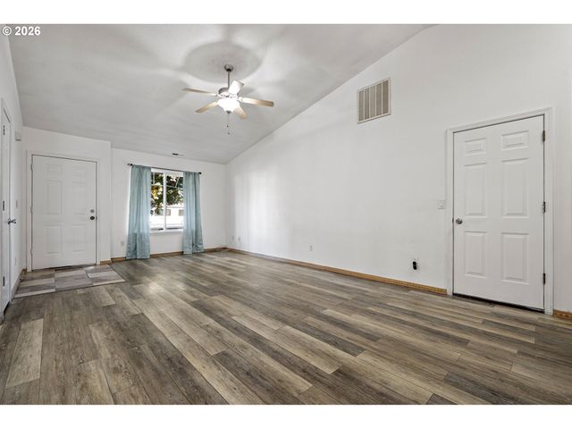 1850 BECCA Ct, Albany, OR 97322