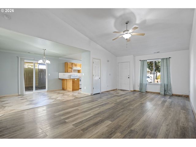 1850 BECCA Ct, Albany, OR 97322
