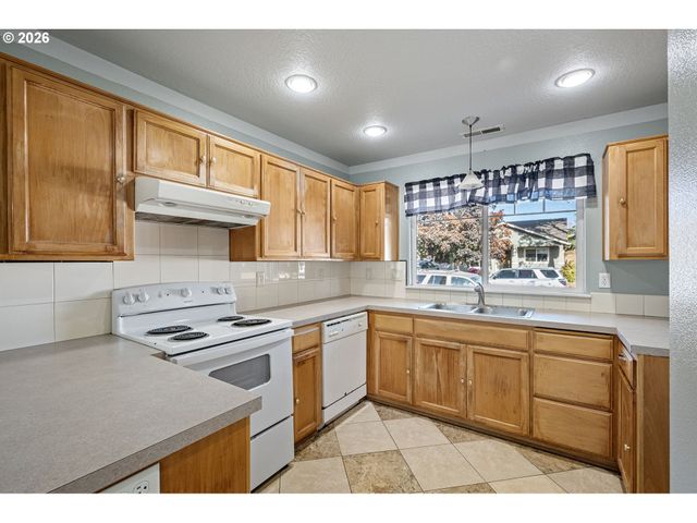 1850 BECCA Ct, Albany, OR 97322
