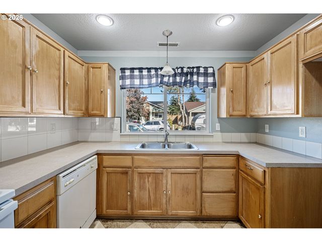 1850 BECCA Ct, Albany, OR 97322
