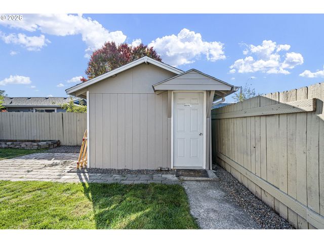 1850 BECCA Ct, Albany, OR 97322