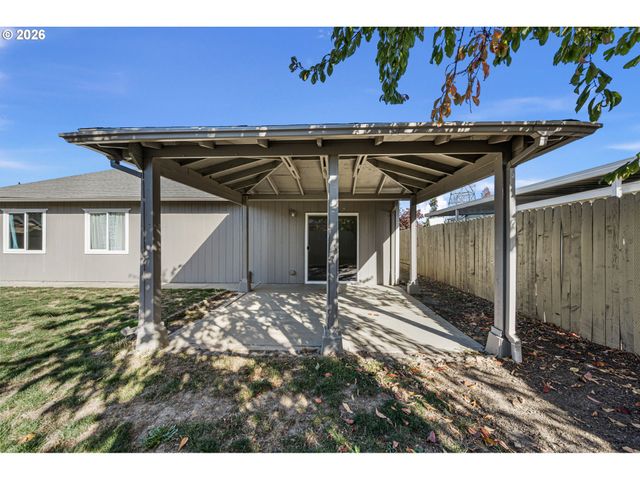 1850 BECCA Ct, Albany, OR 97322