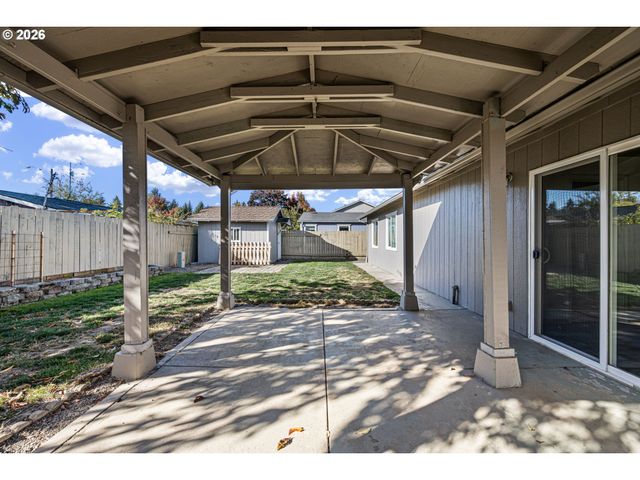 1850 BECCA Ct, Albany, OR 97322