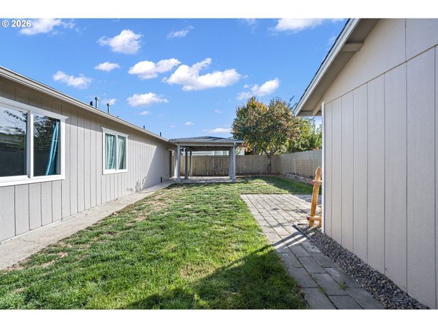1850 BECCA Ct, Albany, OR 97322