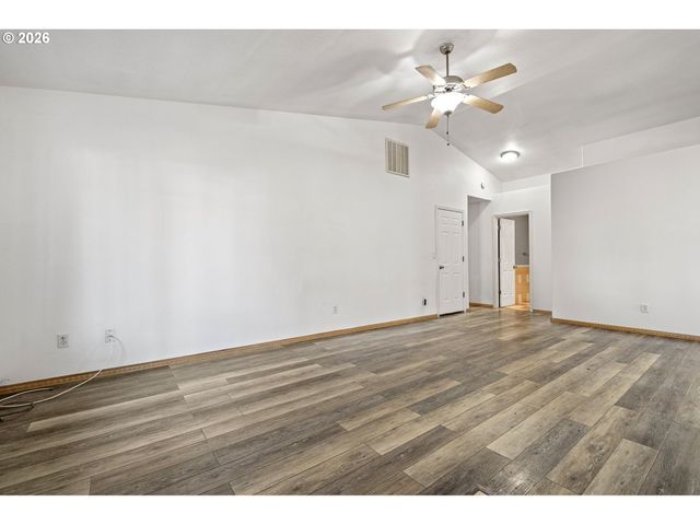 1850 BECCA Ct, Albany, OR 97322