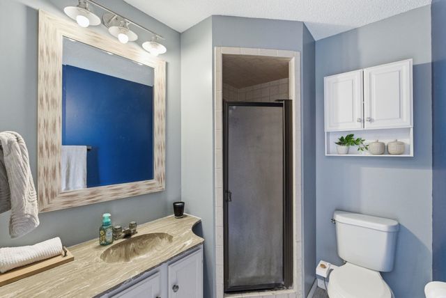 2722 Glacier Ct, Wichita, KS 67215