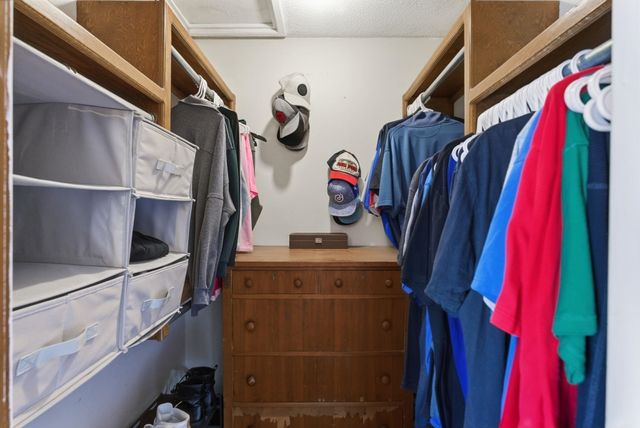 2722 Glacier Ct, Wichita, KS 67215