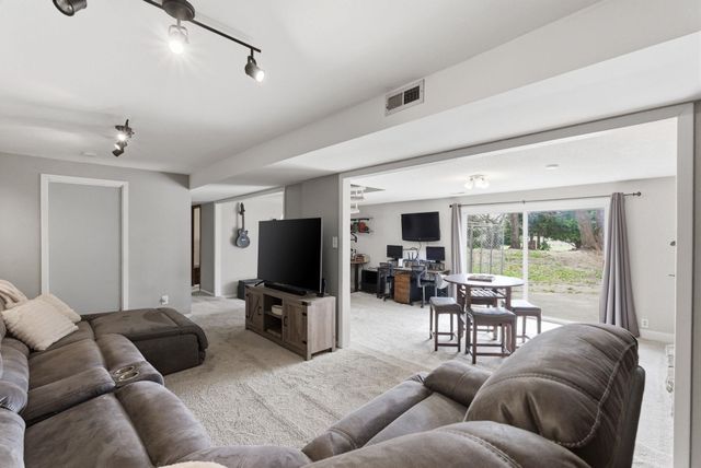 2722 Glacier Ct, Wichita, KS 67215