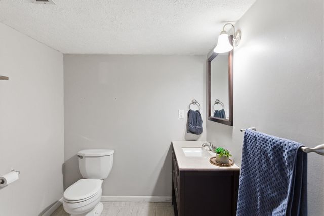 2722 Glacier Ct, Wichita, KS 67215