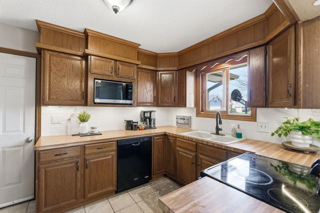 2722 Glacier Ct, Wichita, KS 67215