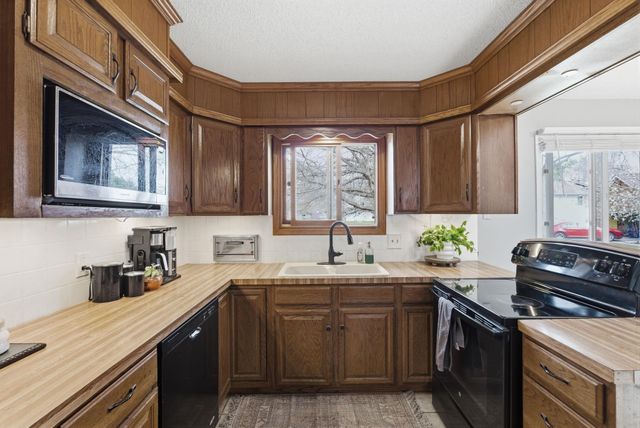 2722 Glacier Ct, Wichita, KS 67215