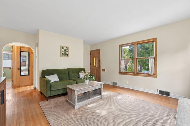 4246 14th Avenue S, Minneapolis, MN 55407