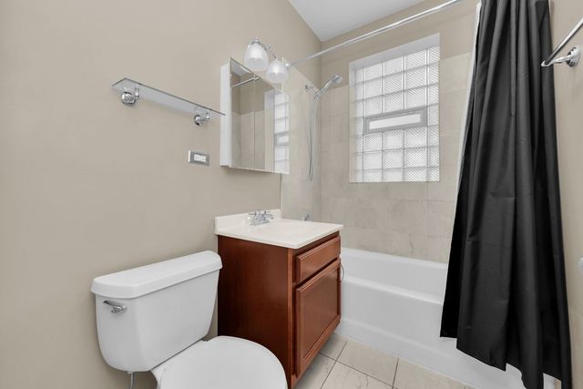 4241 N KIMBALL Avenue 2, Chicago, IL 60618