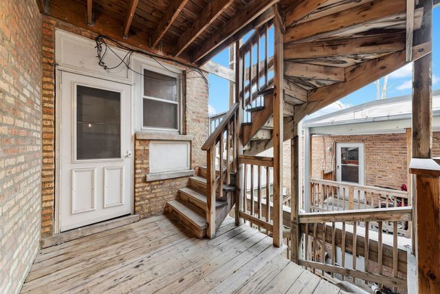 4241 N KIMBALL Avenue 2, Chicago, IL 60618