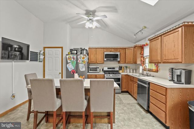 37 MAGNOLIA LN, Hanover, PA 17331