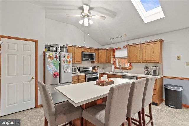 37 MAGNOLIA LN, Hanover, PA 17331