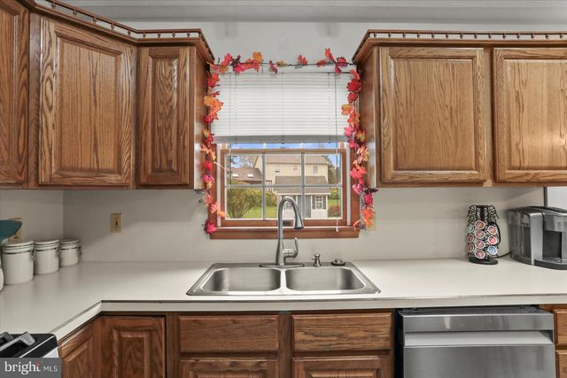 37 MAGNOLIA LN, Hanover, PA 17331