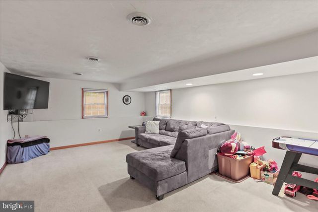 37 MAGNOLIA LN, Hanover, PA 17331