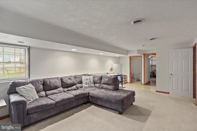 37 MAGNOLIA LN, Hanover, PA 17331